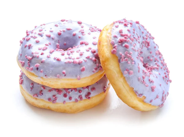 Süße leckere Donuts auf weißem Hintergrund — Stockfoto