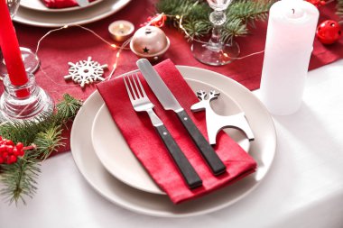 Noel yemeği için güzel bir masa.