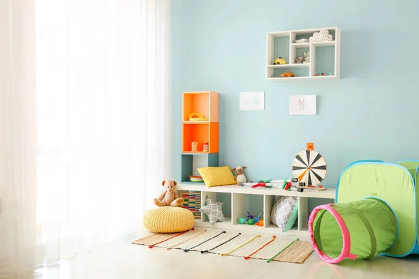 Interior do quarto das crianças modernas com brinquedos — Fotografia de Stock