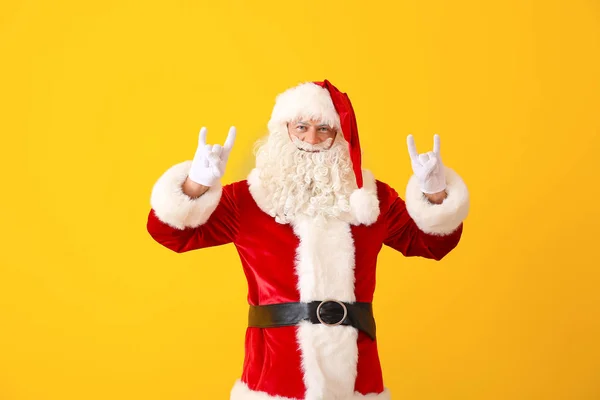Ritratto di Babbo Natale fresco su sfondo a colori — Foto Stock