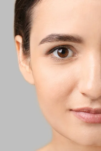 Young woman with beautiful eyebrows, closeup — Stock Photo, Image