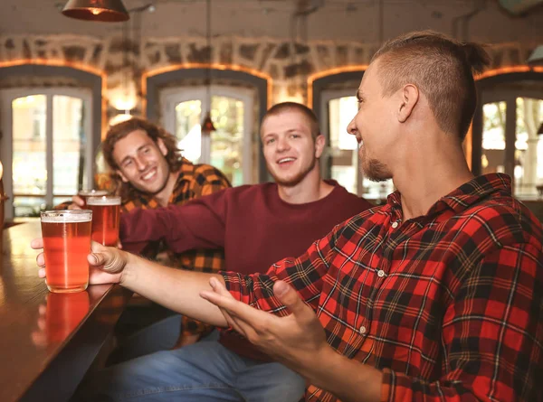 Friends drinking fresh beer in pub — Stock Photo, Image