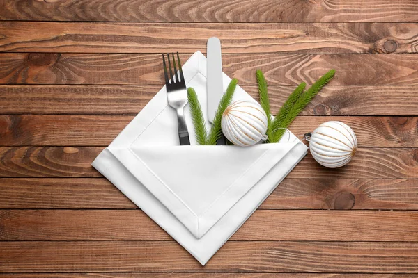 Cutlery and napkin for Christmas table setting on wooden background — Stock Photo, Image