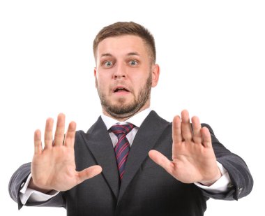 Beyaz arka plan üzerinde panik atak işadamı