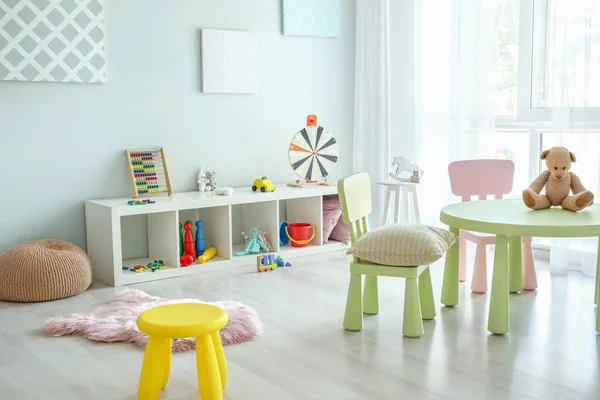 Stilvolles Interieur des modernen Spielzimmers im Kindergarten — Stockfoto
