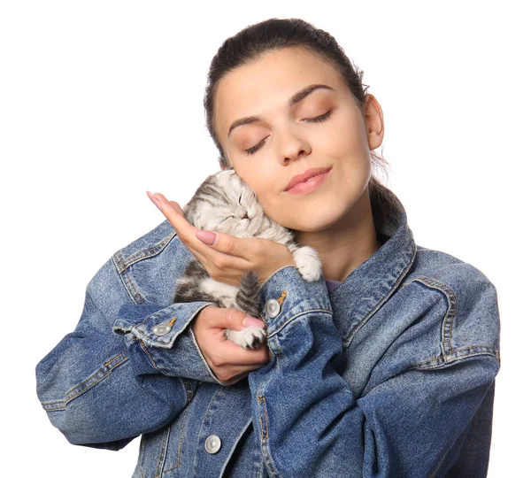 Beautiful young woman with cute little kitten on white background — Stock Photo, Image