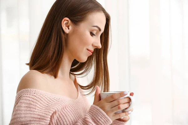 Beautiful young woman drinking tea at home — Stock Photo, Image
