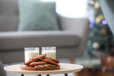 Odada masada Noel Baba için lezzetli tedavi