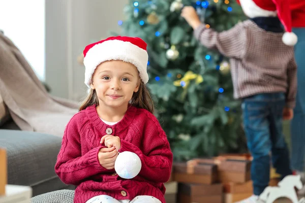 Cute little girl and her family at home on Christmas eve — Stock Photo, Image