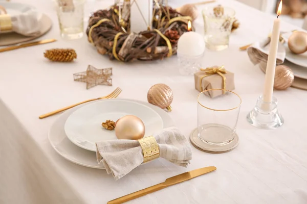 Piękne nakrycie stołu na świąteczną kolację — Zdjęcie stockowe