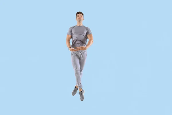 Male ballet dancer in sportswear on color background — Stock Photo, Image