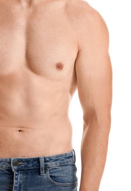 Beyaz arka planda yakışıklı kaslı bir adam. Kilo kaybı kavramı