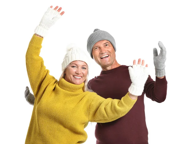 Porträtt av glada mogna par på vit bakgrund — Stockfoto