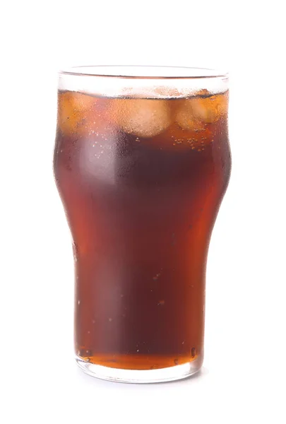 Glas koude Cola op witte achtergrond — Stockfoto