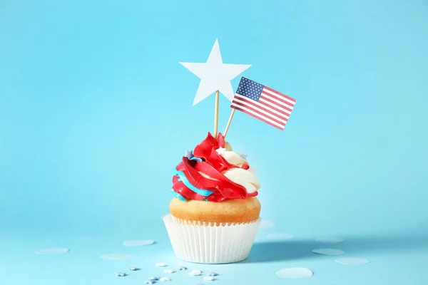 色の背景においしい愛国的なカップケーキ — ストック写真