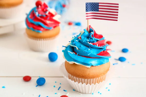 Tasty patriotic cupcakes on table — Stock Photo, Image