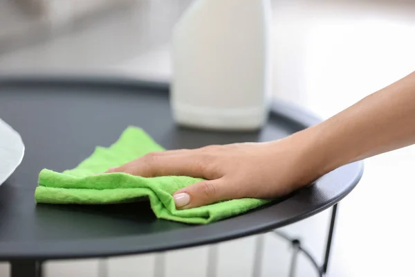 Woman cleaning her flat, closeup — Stock Photo, Image