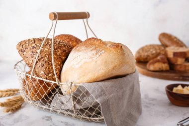 Masada ekmek çeşitleri ile Sepet