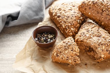 Masada baharatile taze çörekler