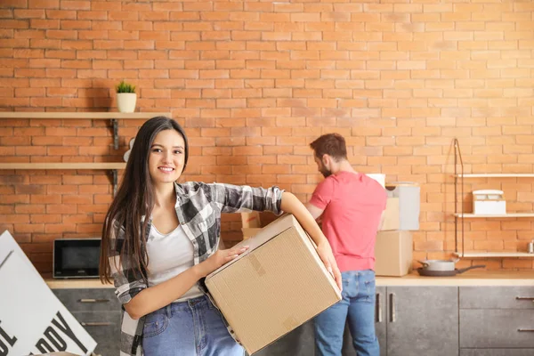 Young couple with belongings after moving into new house — Stock Photo, Image