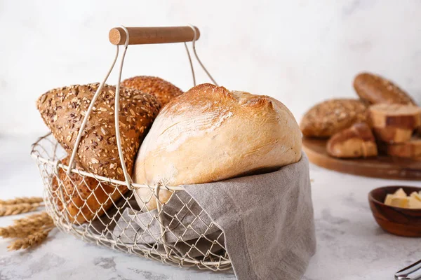 Masada ekmek çeşitleri ile Sepet