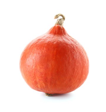 Beyaz arkaplanda taze balkabağı