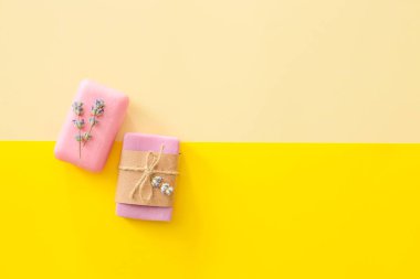 Renk arka planda lavanta ile Sabun