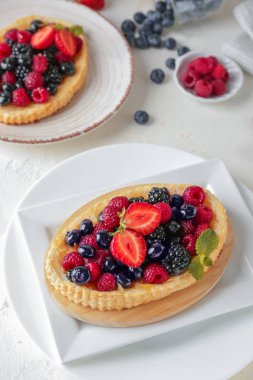 Hafif masada çilek ile Tatlı tartlets