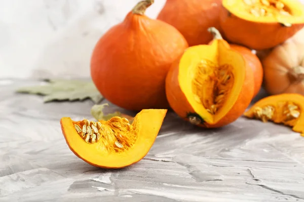 Piece of fresh pumpkin on grunge background — Stock Photo, Image