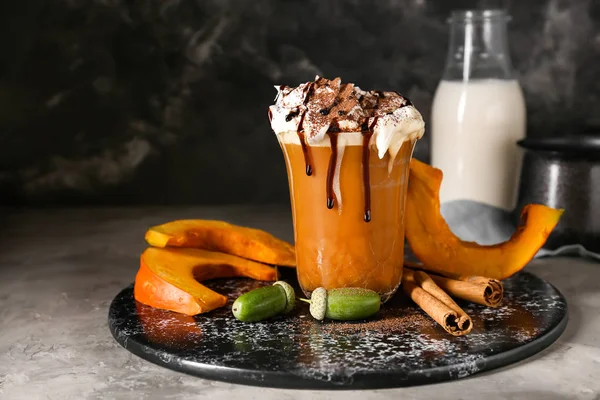 Masada lezzetli kabak kahvesi bardağı