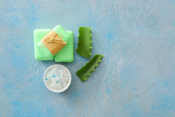Soap with aloe vera extract and sea salt on color background — Stock Photo, Image