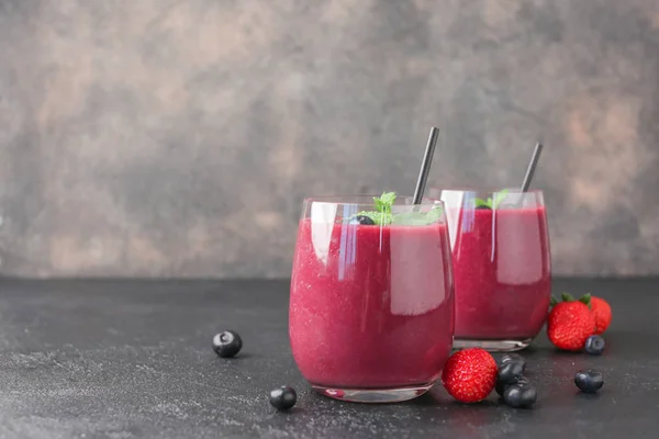 Glasses of acai smoothie on dark table — Stock Photo, Image