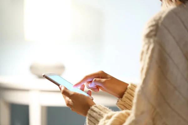 Woman using mobile phone in evening, closeup — Stock Photo, Image