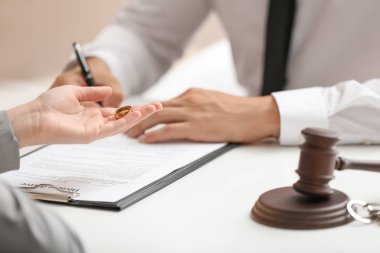 Ofiste çift ziyaret boşanma avukatı