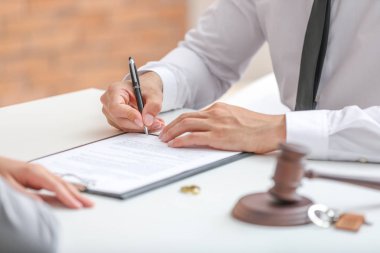 Ofiste çift ziyaret boşanma avukatı