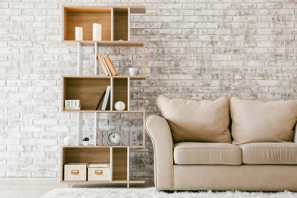 Sofa in een stijlvol interieur van de woonkamer — Stockfoto