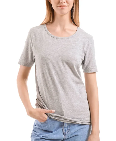 Donna in elegante t-shirt su sfondo bianco — Foto Stock