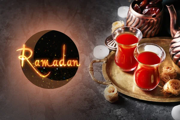 Composição com chá turco saboroso na mesa. Celebração do Ramadã — Fotografia de Stock