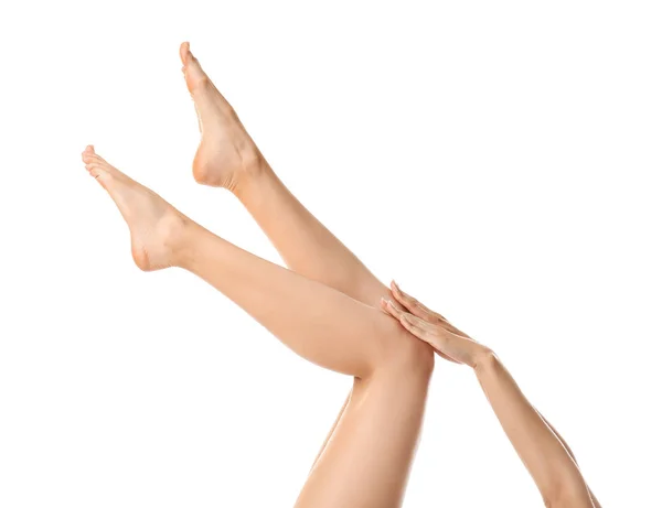 Die Beine der schönen jungen Frau auf weißem Hintergrund — Stockfoto