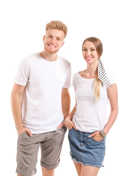 Pareja en camisetas con estilo sobre fondo blanco — Foto de Stock