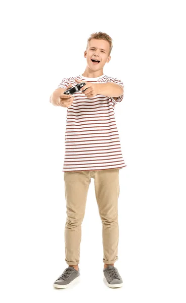 Adolescent garçon jouer jeu vidéo sur blanc fond — Photo