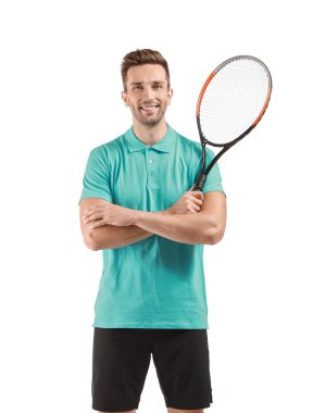 Beyaz arka planda yakışıklı tenisçi