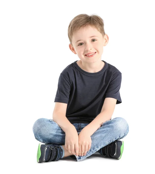 Маленький мальчик в стильной футболке на белом фоне — стоковое фото