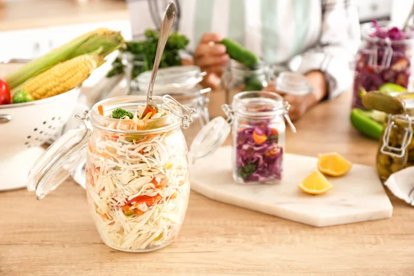Jar with grated cabbage prepared for fermentation on table — Stock Photo, Image