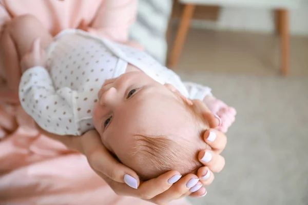 Mother with her little baby at home, closeup — Stock Photo, Image