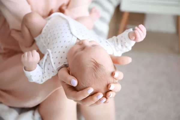 Mother with her little baby at home, closeup — Stock Photo, Image