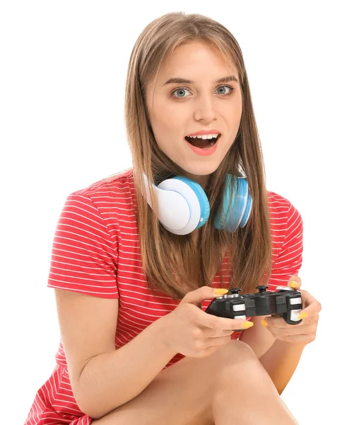 Ragazza adolescente giocare video gioco su sfondo bianco — Foto Stock