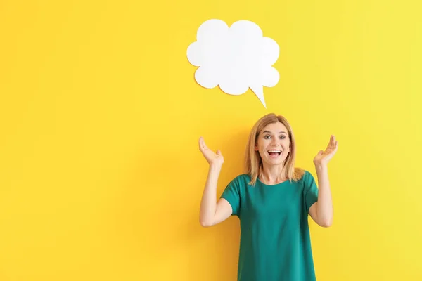 Happy woman with speech bubble on color background — Stock Photo, Image