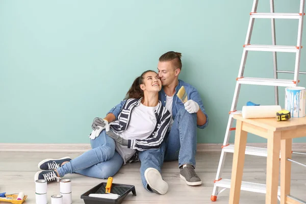 Happy young couple resting during repair of their new house — Stock Photo, Image