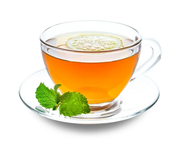 Coupe en verre de thé savoureux à la menthe et au citron sur fond blanc — Photo